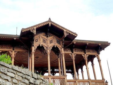 Bursa Park ve Bahçeler İçin Estetik Ahşap Kamelya Modelleri ve Montaj Hizmetleri
